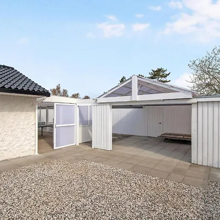 Pet Friendly In With Heated Swimming Pool Holiday home