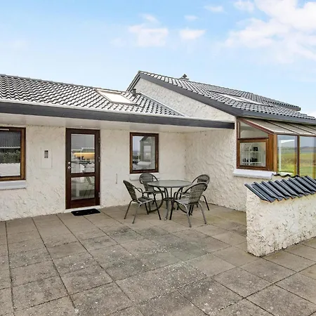Holiday home Pet Friendly In With Heated Swimming Pool *